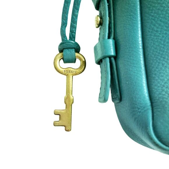 Fossil Teal Leather Crossbody Bag | Vintage Inspired | Fall City Street Style - Picture 6 of 16
